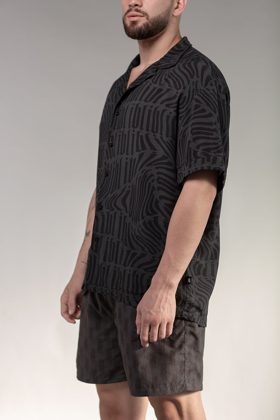 Distorted Illyrian Shirt - Black