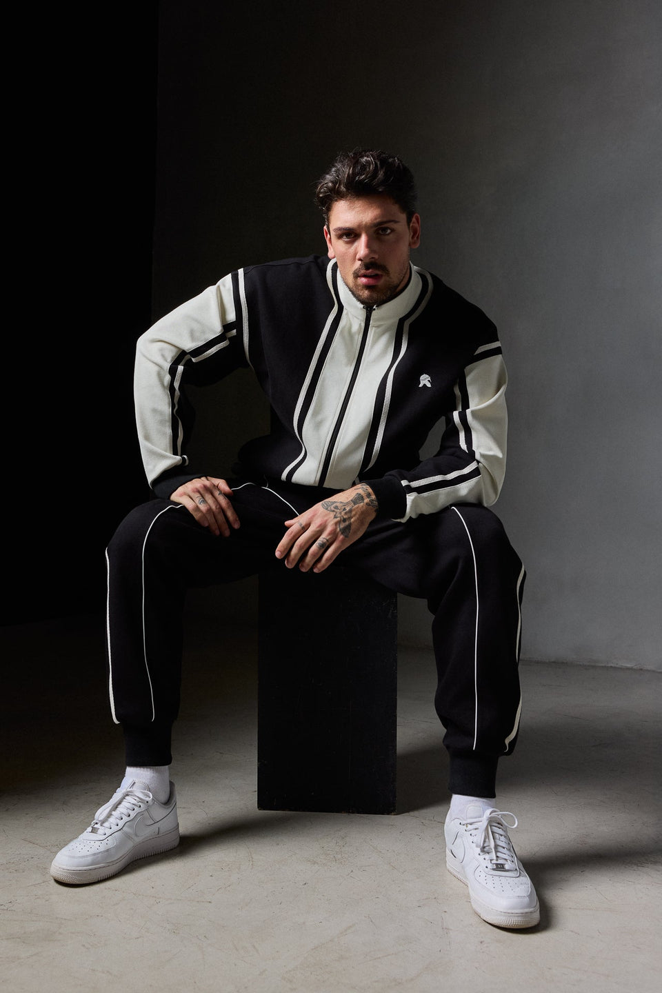 Culture Zipped Jacket - Black