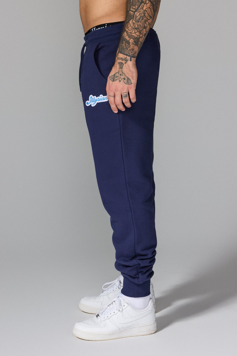 Illyrian W25 Joggers - Navy Blue