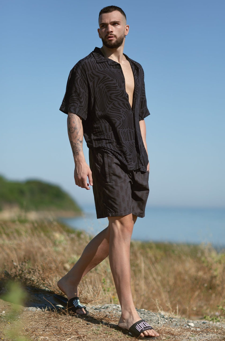 Distorted Illyrian Shirt - Black