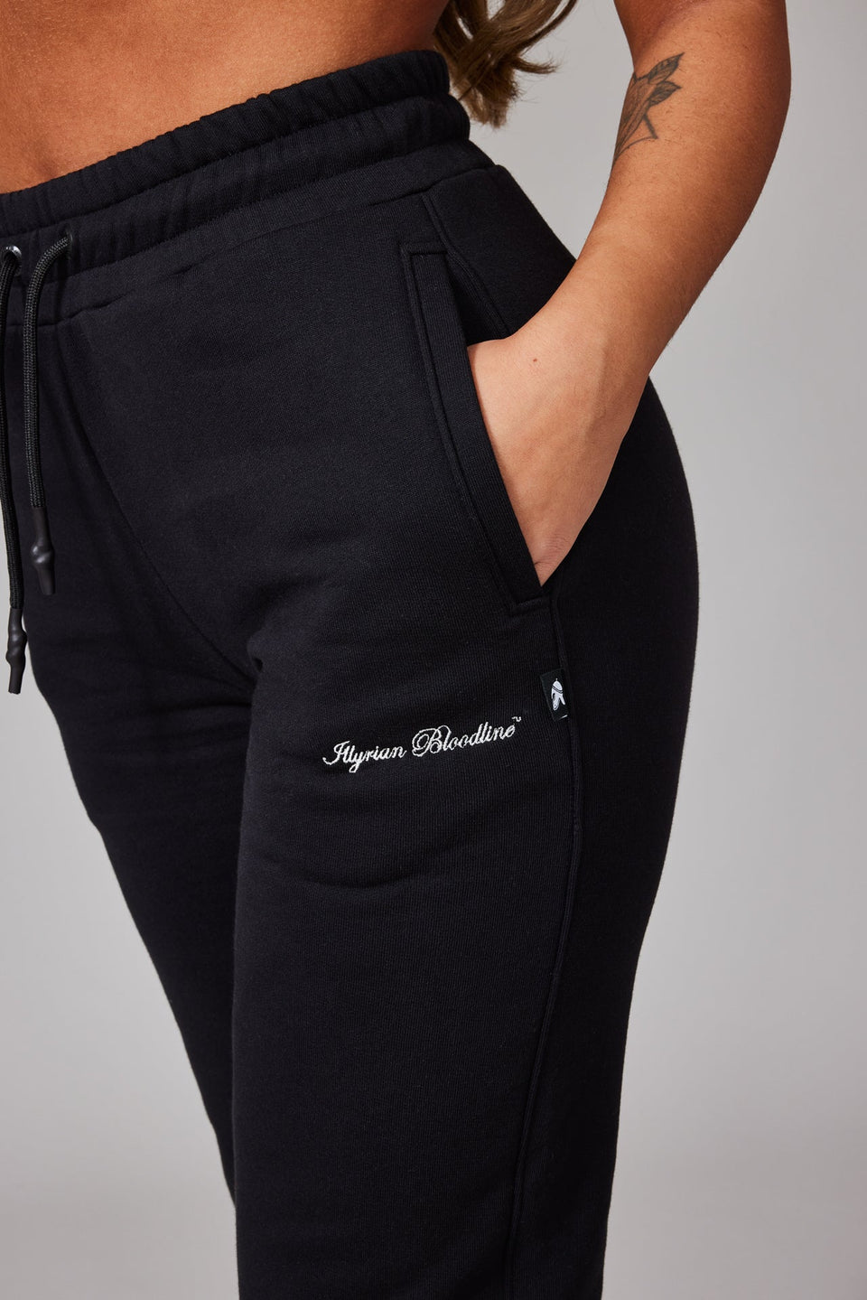 Illyrian Women's Joggers - Black